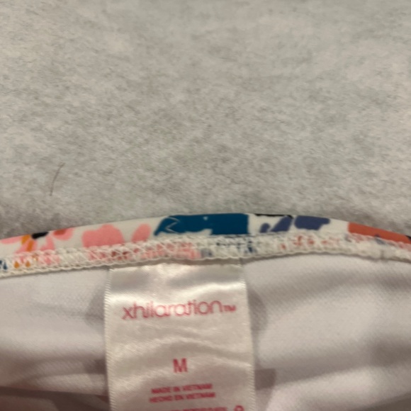 Bikini bottoms size m teens with a scrunched back. - Picture 2 of 2